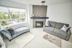Upscale Modern Apartment Whistler